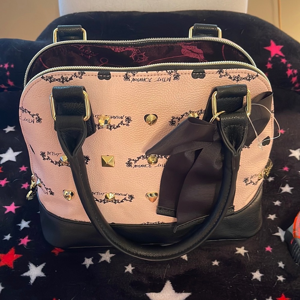 NWOT Super cute Betsey Johnson bag